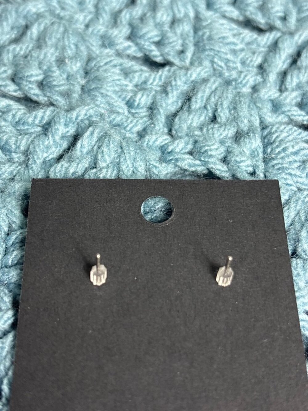 Vintage Silvertone Shell Textured Stud Earrings 1 inch - Picture 2 of 2